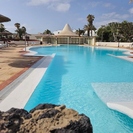 Bungalow Goa Pool View, Playa Roca Residence Sea Front Access - Free Ac - Wifi Costa Teguise Exterior photo