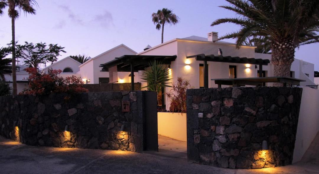 Bungalow Goa Pool View, Playa Roca Residence Sea Front Access - Free Ac - Wifi Costa Teguise Exterior photo