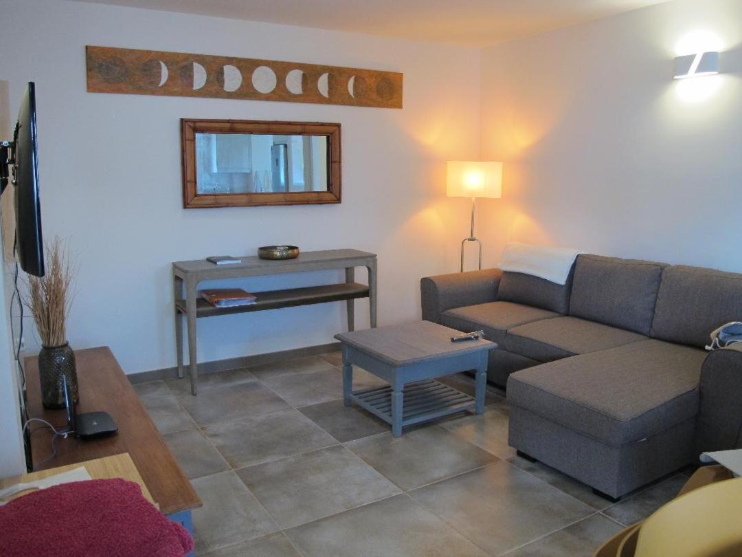 Bungalow Goa Pool View, Playa Roca Residence Sea Front Access - Free Ac - Wifi Costa Teguise Exterior photo