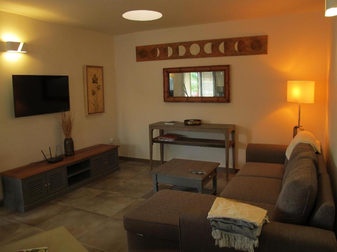 Bungalow Goa Pool View, Playa Roca Residence Sea Front Access - Free Ac - Wifi Costa Teguise Exterior photo